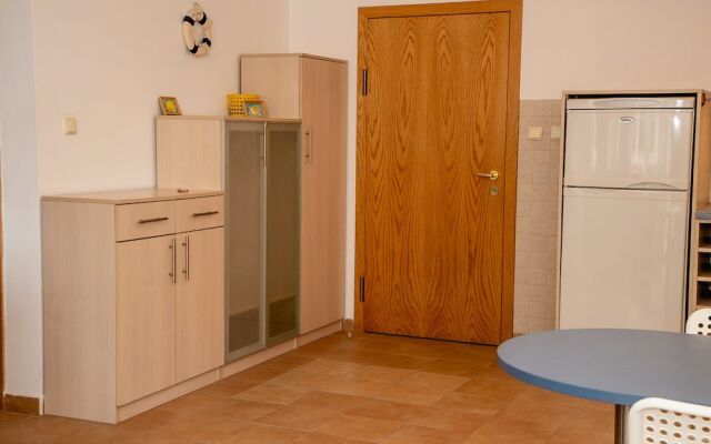 FM Premium 1-BDR Apartment with Parking - Azure Joy