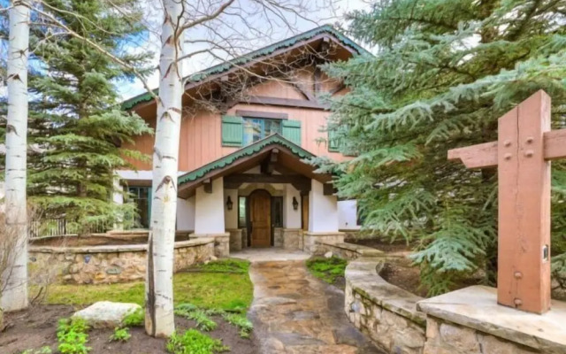 5 Bedroom Luxury Townhome in Lionshead Village