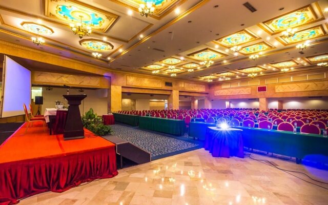 Twin Plaza Hotel