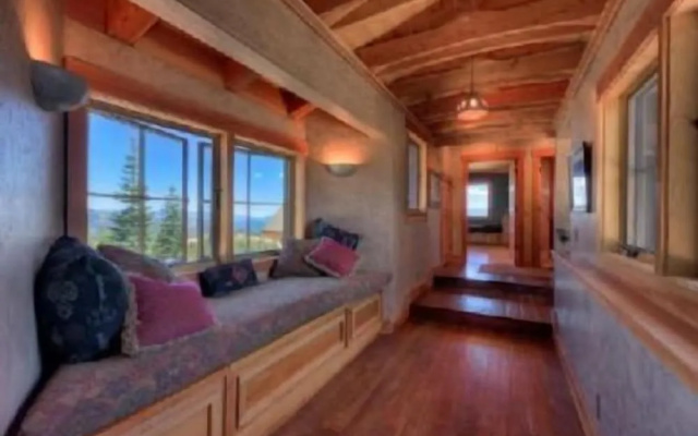 Glacier Luxury Lodge