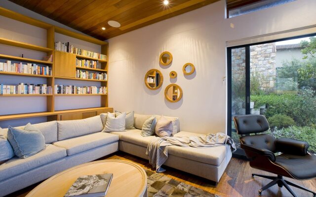 Alkira Lodge