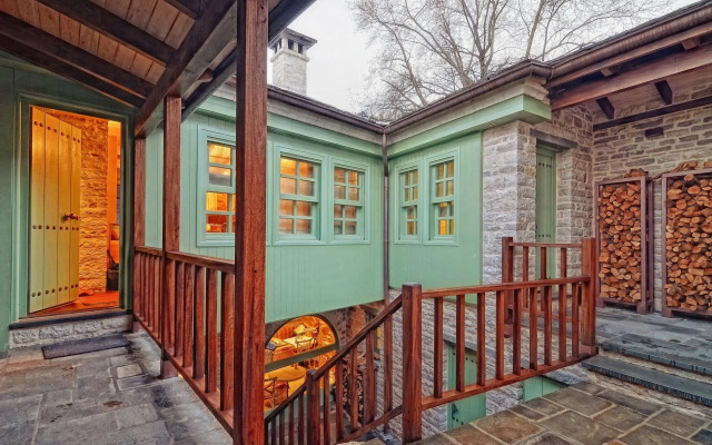 Aithrio Guesthouse