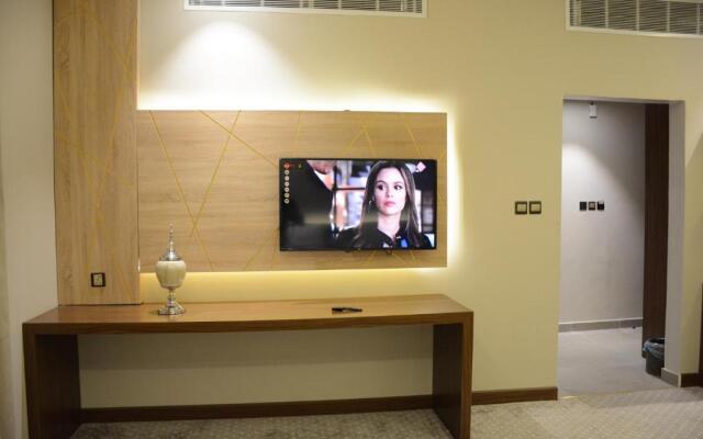 E1 Hotel