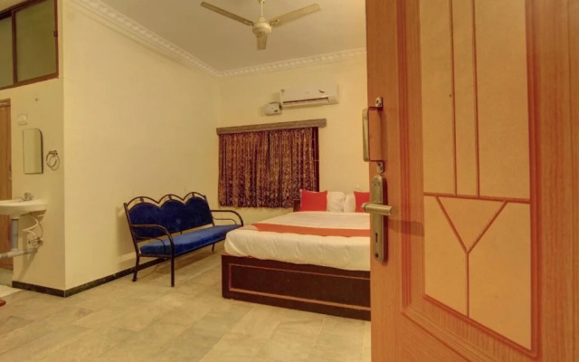 OYO 24392 Flagship Damodar Inn