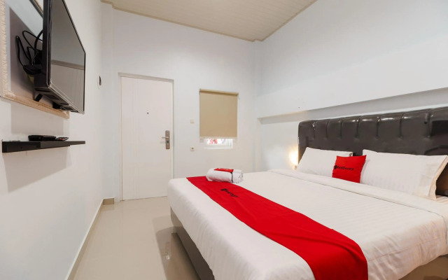 RedDoorz Plus near Palembang Icon Mall 2