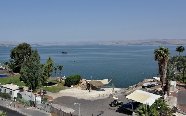 Family Vacation by Kinneret All Comforts