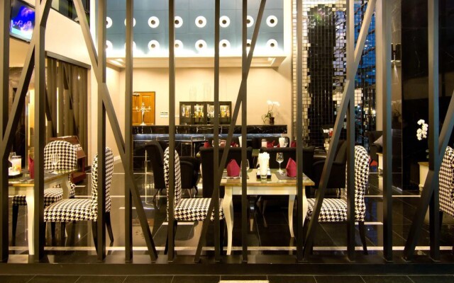 Sea Me Spring Too Hotel