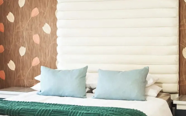 Serenity Heights Backpackers Lodge