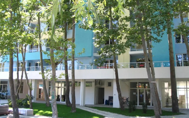 Amazing 2 bedroom apartment next to the beach