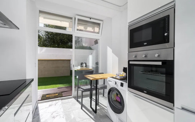 Suburban Serenity Family Home With Pool