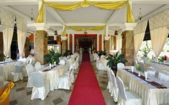 Royal Reward Resort