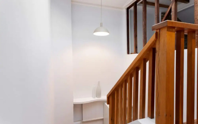 Bright Maida Vale Apartment