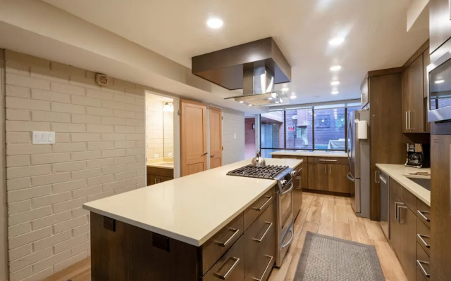 Steps to Ski Trails! Stay at Park Avenue 256 w/ Hot Tub & Pool