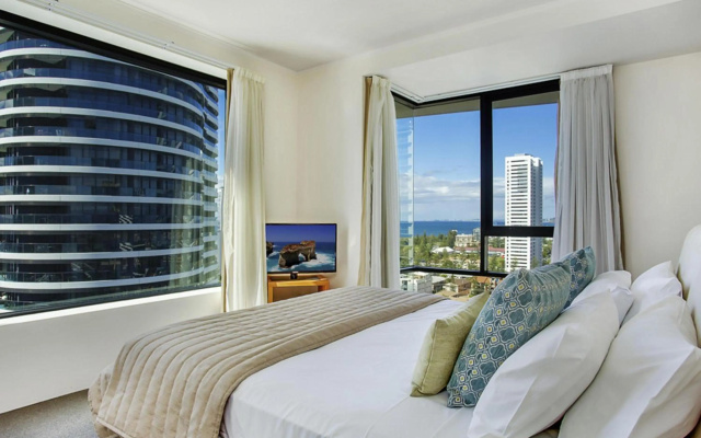 Mantra Broadbeach on the Park – Guest Rooms – Gold Coast