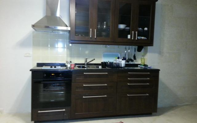 Husamazzeh Apartment