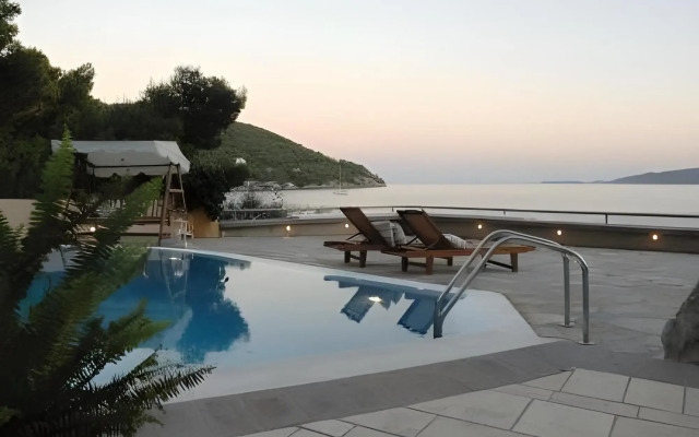 Golden View Beach Hotel