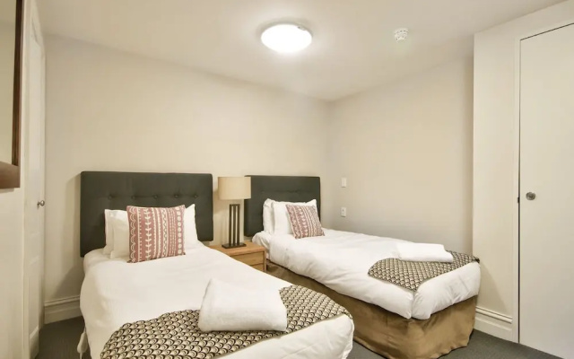 The Beacon - 2 Bedroom Town Center Apartment – Guest Rooms – Queenstown