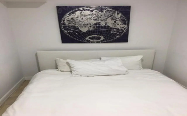 BEST DEAL! 2BR Modern Beachfront Ocean Drive WiFi