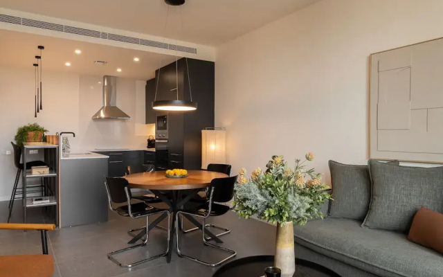 Sant Pau Balcony Trendy 2BR Near Avinguda Gaudí