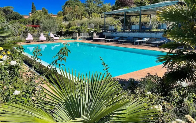 Spoleto Poolside - Sleeps 24