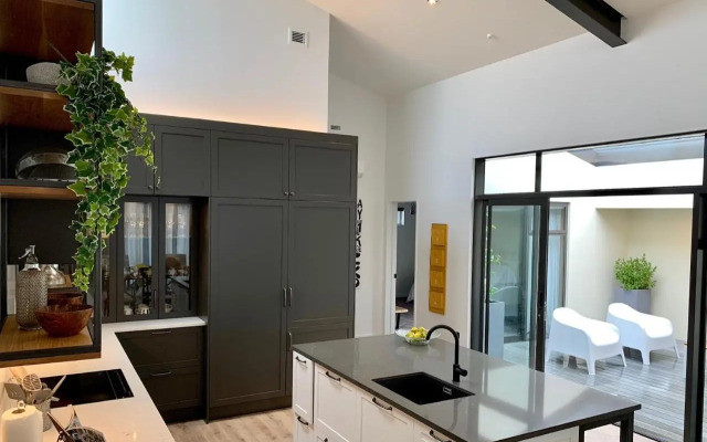SEAduction Luxury Apartment
