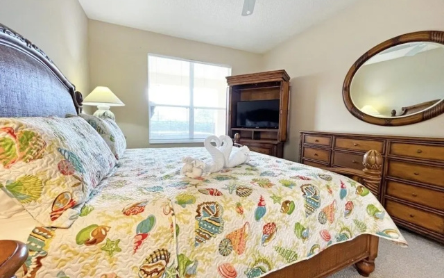 Sunnyside Villa 6 Bedroom Home by RedAwning