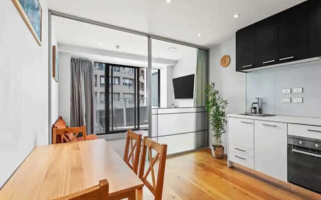 Stylish Central City 1-Bedroom With Patio