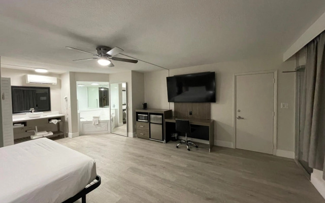 Quality Inn & Suites Airport/Cruise Port Hollywood