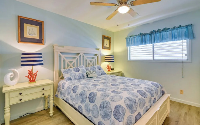 Private Dock & Kayaks: Coastal Gem in Galveston