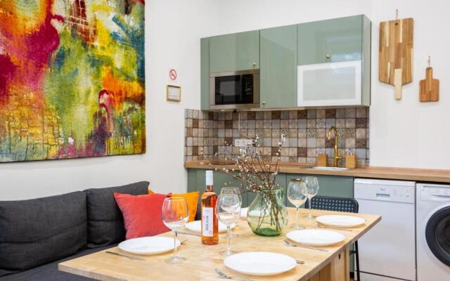 Industrial Style Appartment with AC steps to Gozsdu