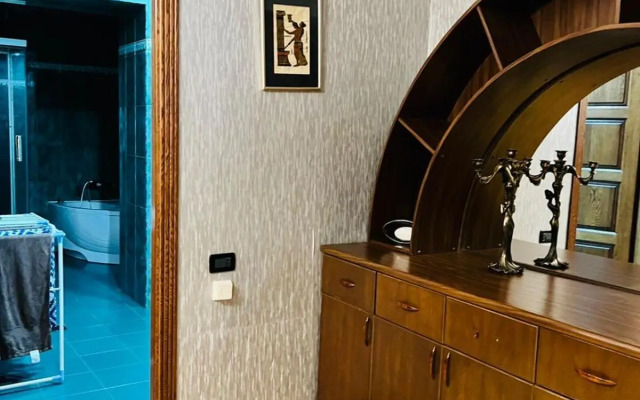 SPACIOUS Apt in Yerevan with JACUZZI Near Opera
