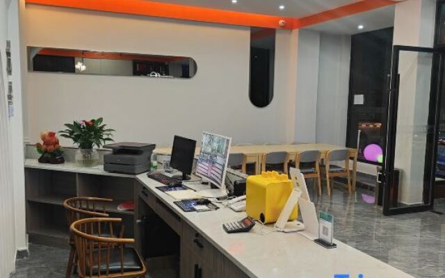 Wood House Fashion Hotel