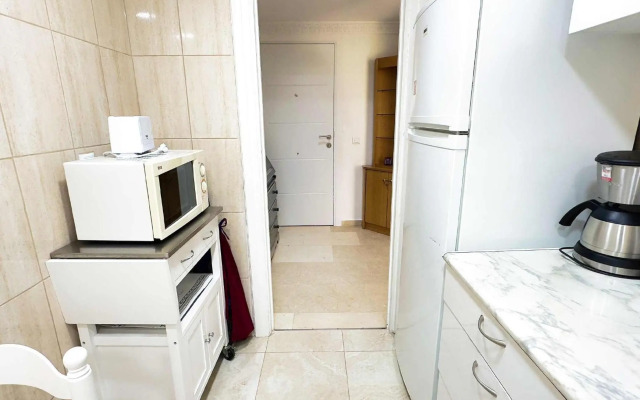 1 Bedroom Apartment Second Line Beach- Parque Marbella Building