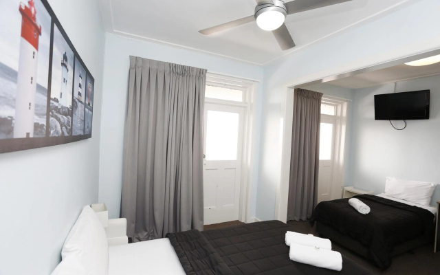 The Lakes Hotel – Guest Rooms – The Entrance