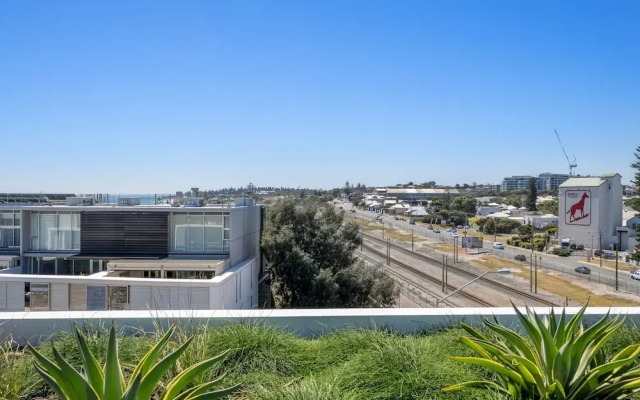 Chic 1-bed Escape in Fremantle With Parking