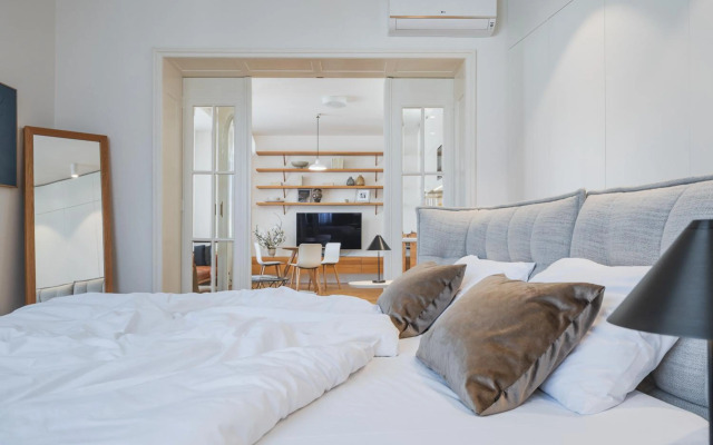 Sophisticated Apartment in Vinohrady by Prague Days