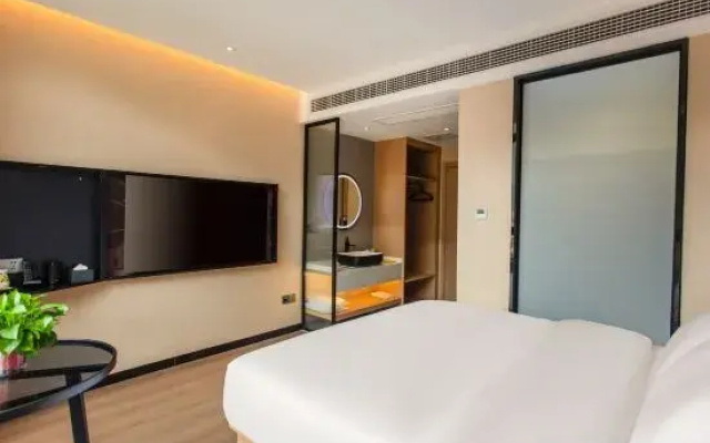 IU Hotel (Batang County 318 National Road Branch)