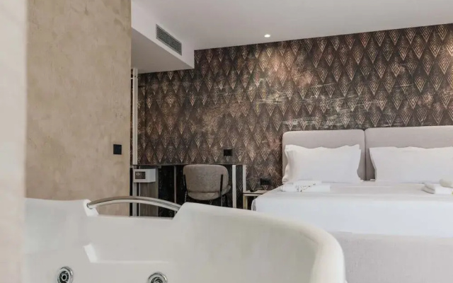 Ermes Deluxe Suite With Balcony