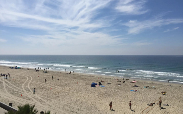 Surfer Beach Hotel