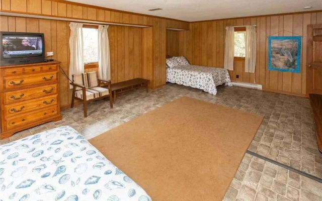 Hess Virginia - 5 Br Home