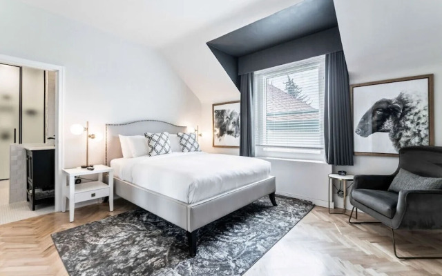 The Inn On Officers Garden