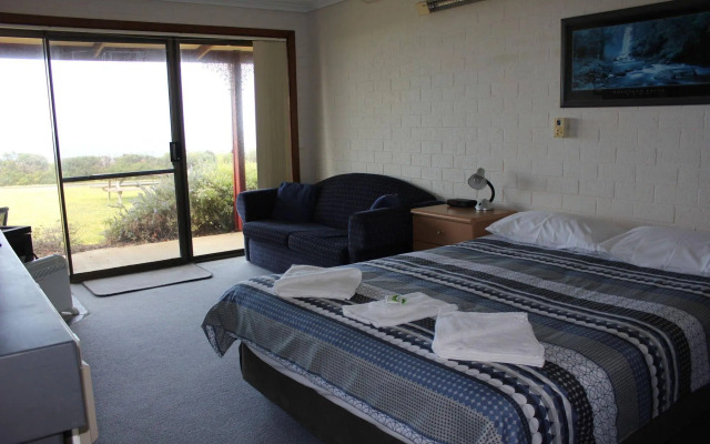 Skenes Creek Lodge Motel and Restaurant