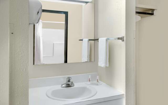 Days Inn by Wyndham Jackson