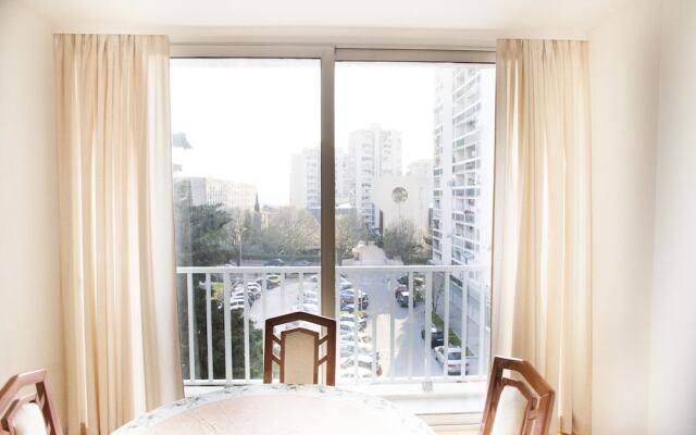 Cozy apt Within Walk Distance to Center and Beach