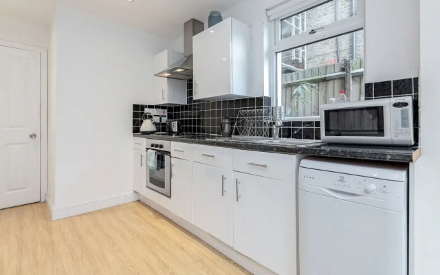 Clapham 2Bed with Patio by BaseToGo