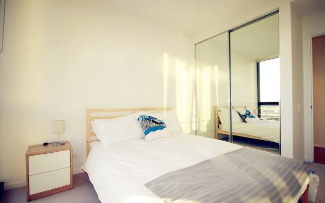 Onelife Docklands Luxury Apartment
