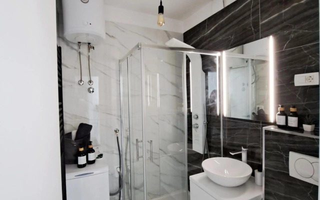 NEW! Top apartment, Split view from above