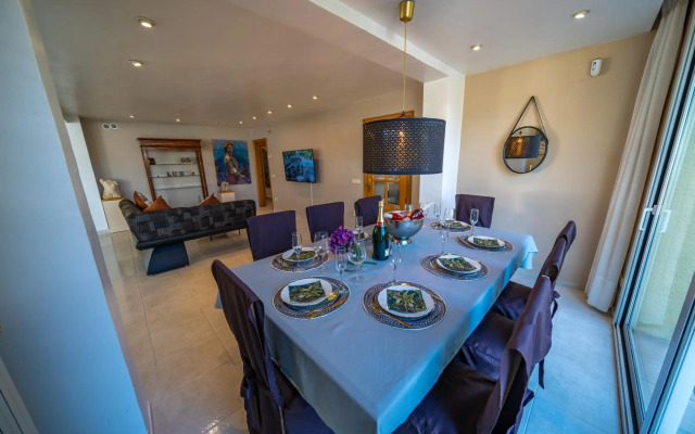 Villa Lux Gallery AC