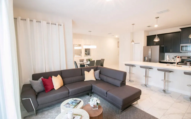 9005 SD - Gorgeous 4BR Townhome - Private Pool