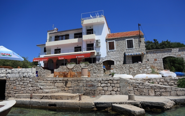 Room Ana - 5 m from beach: R11-24 Cove Pokrivenik, Island Hvar